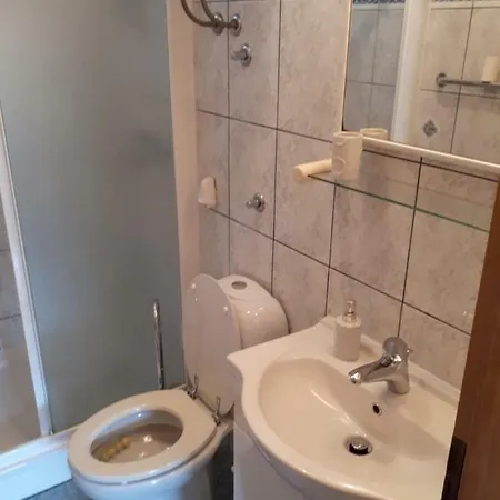 Iris Apartment *